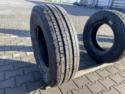  Opona ciężarowa używana prowadząca 235/75R17.5 SEMPERIT EURO-STEEL / 12mm