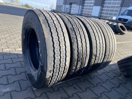  Opony ciężarowe używane naczepowe 235/75R17.5 MICHELIN XTE2+ / 9-10mm