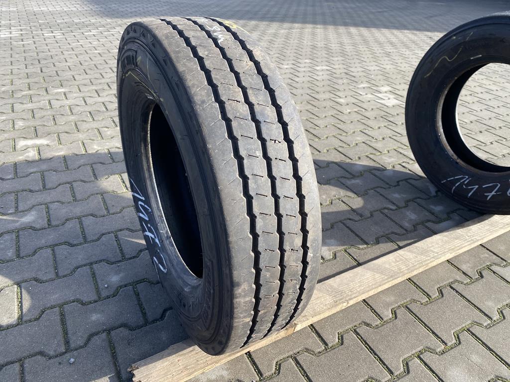 Opony ciężarowe Opona używana ciężarowa naczepowa 215/75R17.5 BARUM BT300 R / 8-9mm