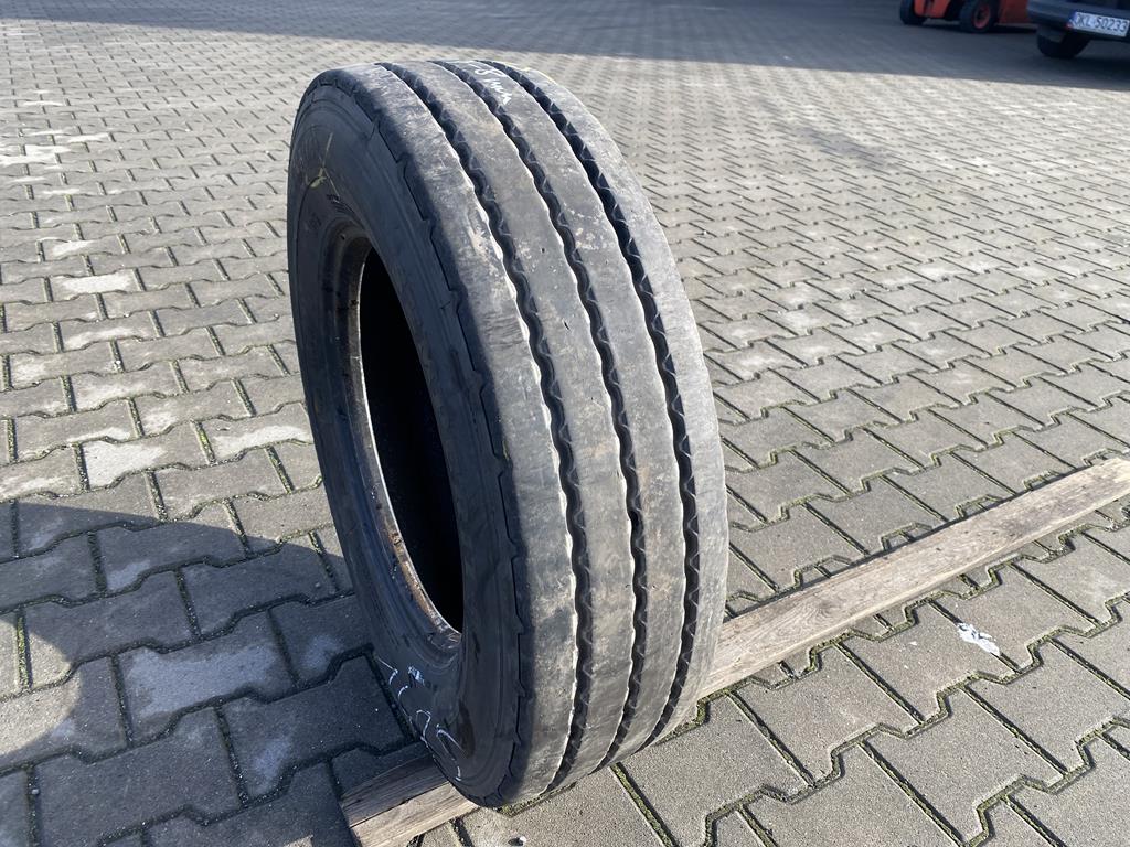 Opony ciężarowe Opona ciężarowa używana napędowa 215/75R17.5 SEMPERIT RUNNER T2 / 7-8mm