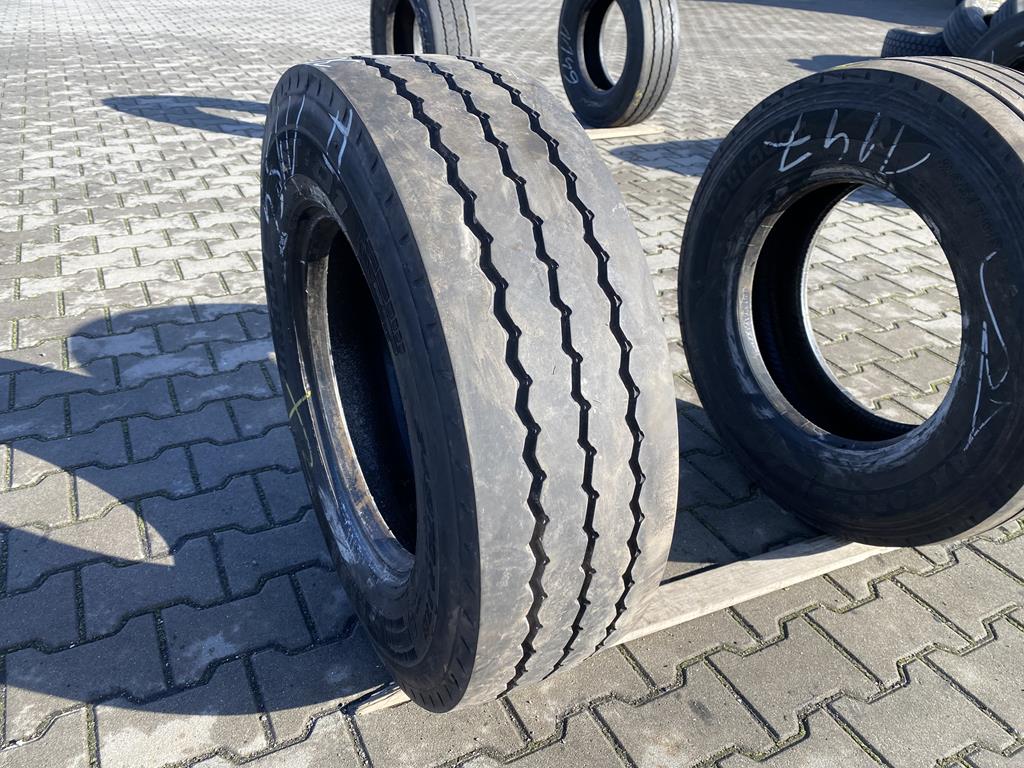 Opony ciężarowe Opona ciężarowa używana naczepowa 245/70R17.5 PIRELLI ST:01 / 7-8mm