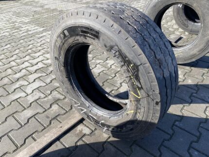 Opona ciężarowa używana naczepowa 245/70R17.5 PIRELLI ST:01 / 7-8mm