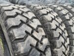 Opony używane ciężarowe napędowe budowlane 295/80R22.5 BIEŻNIKOWANA TYP KOSTKA BUDOWLANA / 17-18mm