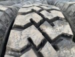 Opony używane ciężarowe napędowe budowlane 295/80R22.5 BIEŻNIKOWANA TYP KOSTKA BUDOWLANA / 17-18mm