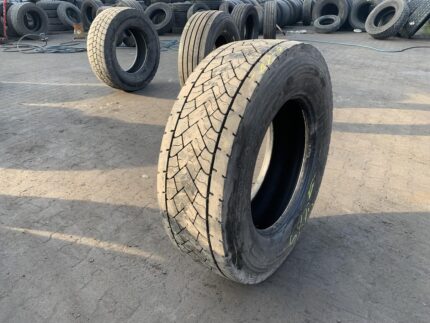  Opona ciężarowa używana napędowa 315/70R22.5 DUNLOP SP446 / 8-10mm