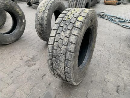  Opona używana ciężarowa napędowa 245/70R17.5 BRIDGESTONE R-DRIVE 002 / 10mm