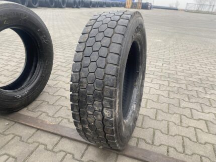  Opona używana ciężarowa napędowa 245/70R19.5 FIRESTONE FD611 / 8-9mm