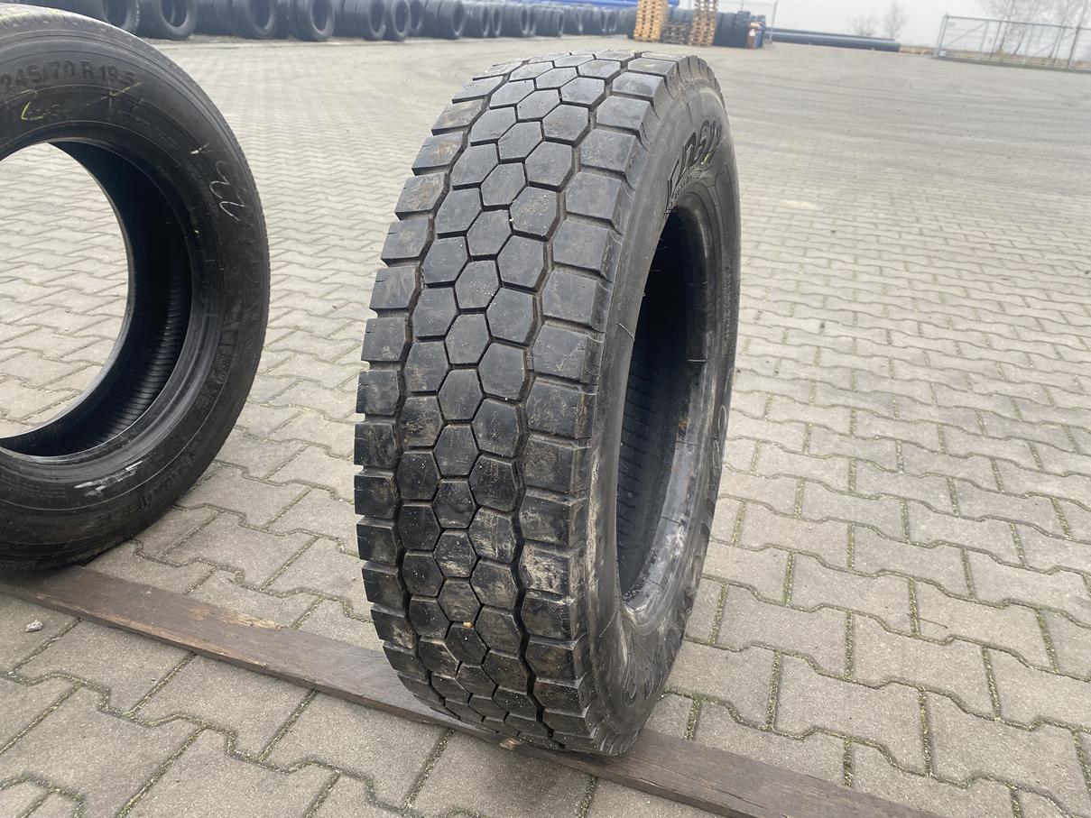 Opony ciężarowe Opona używana ciężarowa napędowa 245/70R19.5 FIRESTONE FD611 / 8-9mm