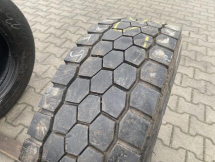 Opona używana ciężarowa napędowa 245/70R19.5 FIRESTONE FD611 / 8-9mm