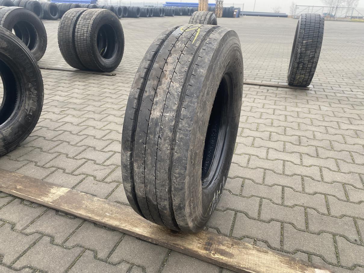 Opony ciężarowe Opona ciężarowa używana naczepowa 245/70R17.5 DUNLOP SP252 / 10-11mm