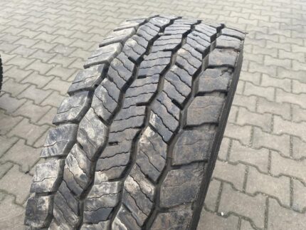 Opona ciężarowa używana napędowa 245/70R17.5 HANKOOK SMART FLEX DH35 / 12-13mm