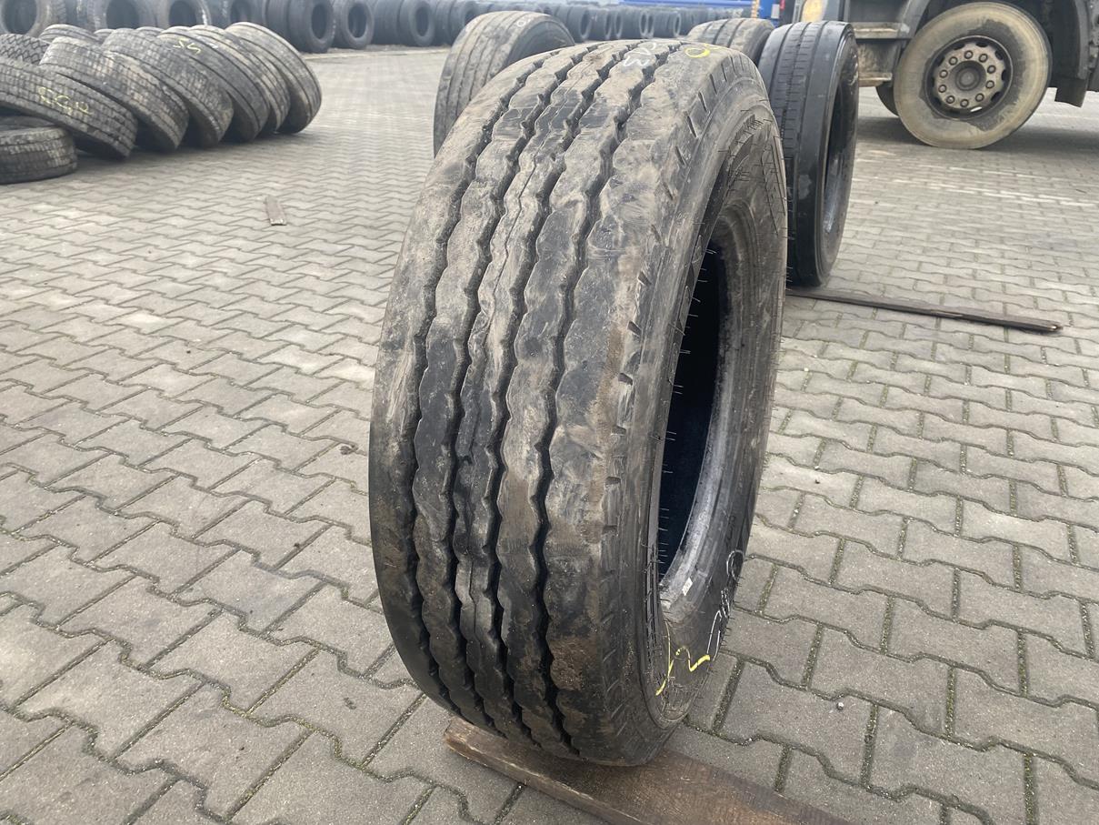 Opony ciężarowe Opona używana ciężarowa naczepowa 285/70R19.5 PIRELLI ST:01 / 12-13mm
