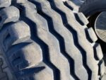 Opona do maszyn rolniczych 13.0/75-16 BKT IMPLEMENT AW702 / 90% Bieżnika