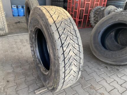  Opona ciężarowa używana napędowa 315/80R22.5 GOODYEAR KMAX D / 12-13mm