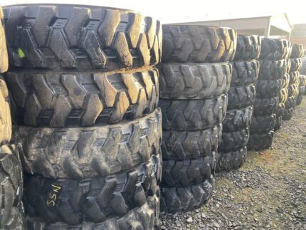  Opony przemysłowe do koparki 290/90-20 LIEBHERR EXCAVATOR EM-22 / 80-90% Bieżnika