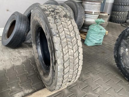 Używana opona ciężarowa 315/80R22.5 SEMPERIT RUNNER D2 / 10-11mm