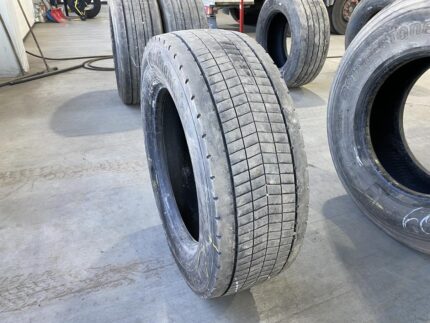 Opona ciężarowa używana napędowa 295/60R22.5 CONTINENTAL CONTI ECOPLUS HD3+ / 8-9mm