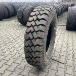  Opona używana ciężarowa napędowa budowlana 295/80R22.5 BIEŻNIKOWANA TYP KOSTKA BUDOWLANA / 17-18mm
