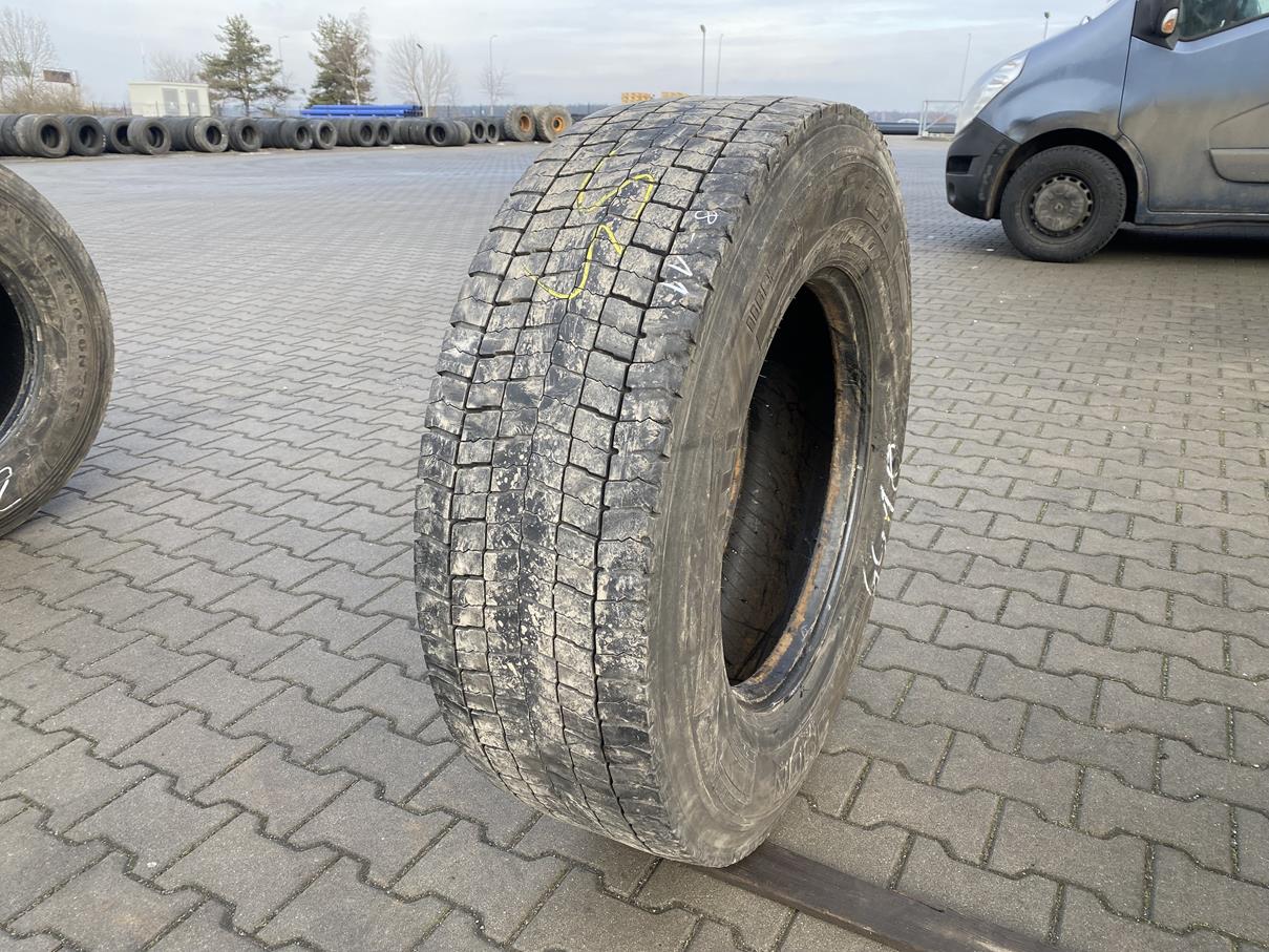 Opona ciężarowa używana napędowa 315/70R22.5 PIRELLI TR:01 TRIATHLON / 8-11mm Opona ciężarowa używana napędowa 315/70R22.5 PIRELLI TR:01 TRIATHLON / 8-11mm