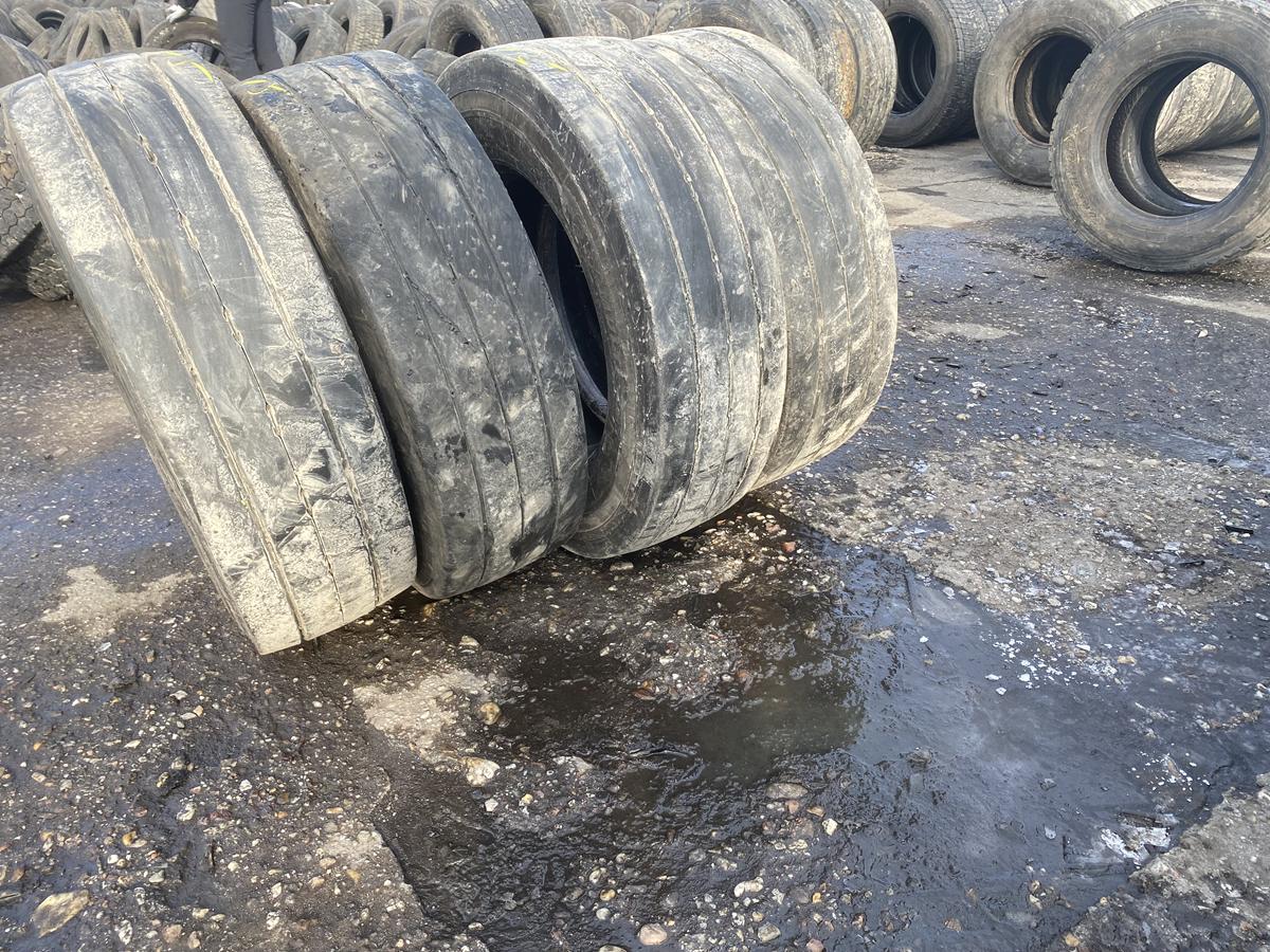 Opona ciężarowa używana naczepowa 235/75R17.5 MICHELIN XMULTI T EVOLUTION 2 / 4-5mm Opona ciężarowa używana naczepowa 235/75R17.5 MICHELIN XMULTI T EVOLUTION 2 / 4-5mm