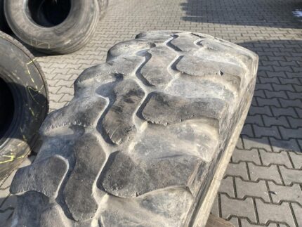 Opona przemysłowa używana ładowarka 365/80R20 14.5R20 DUNLOP SPT9