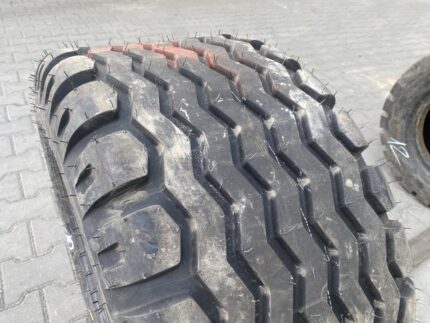 Opona do maszyn rolniczych 15.0/55-17 BKT IMPLEMENT AW705