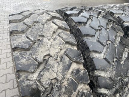 Opony używane ciężarowe przednie 365/85R20 CONTINENTAL HCS