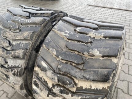 Opony używane przemysłowe  31x15.5-15 BKT WIDE WALL