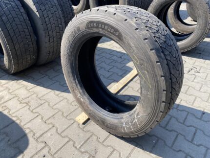 Opona ciężarowa używana napędowa 295/55R22.5 GOODYEAR KMAX D GEN-2 / 9-11mm