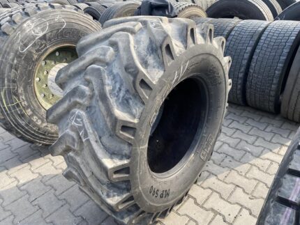 Opona przemysłowa do maszyn budowlanych 445/65-22.5 18-22.5 BKT MP 590 / 90% Bieżnika