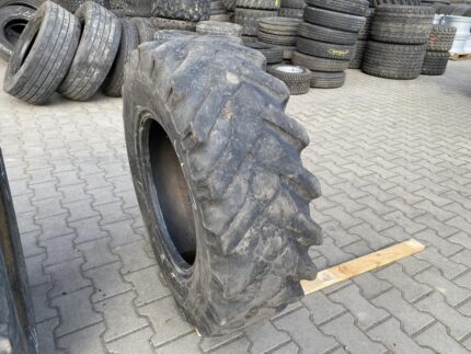 Opona przemysłowa do koparko ładowarki 12.5-20 MPT BKT MP567 / 50% BIEŻNIKA