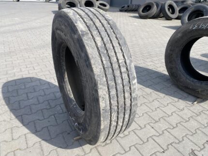 Opona używana ciężarowa przednia 315/80R22.5 PIRELLI FR:01 TRIATHLON / 11-12mm