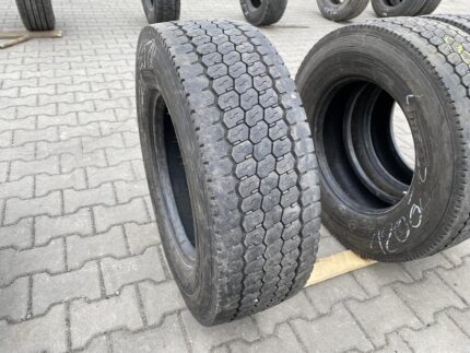 Opona ciężarowa używana 245/70R17.5 PIRELLI TR:01 TRIATHLON / 8-9mm