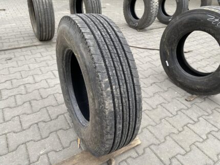 Opona ciężarowa używana naczepowa 235/75R17.5 PROTEKTOR PT215 / 9-10mm