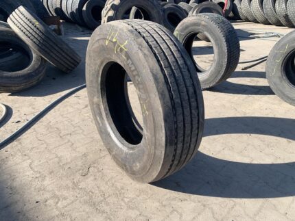 Opona używana ciężarowa przednia 285/70R19.5 MICHELIN X MULTI Z / 10-11mm