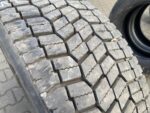 Opona używana ciężarowa napędowa 295/60R22.5 BIEŻNIKOWANA TYP MICHELIN XW4S / 12-14mm - obrazek 3