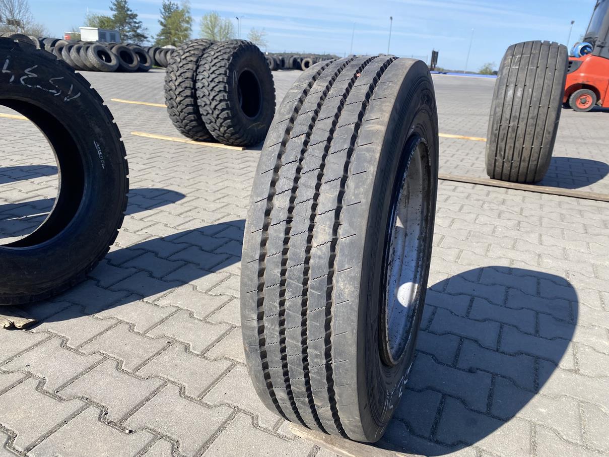Opona ciężarowa używana prowadząca 215/75R17.5 BARUM BF 200 ROAD / 9-10mm Opona ciężarowa używana prowadząca 215/75R17.5 BARUM BF 200 ROAD / 9-10mm