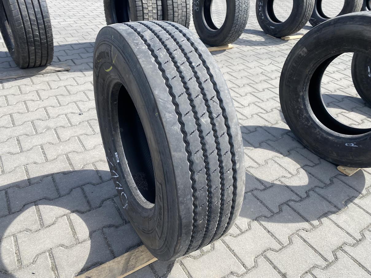 Opona ciężarowa używana prowadząca 235/75R17.5 BARUM BF200 ROAD / 8-9mm Opona ciężarowa używana prowadząca 235/75R17.5 BARUM BF200 ROAD / 8-9mm