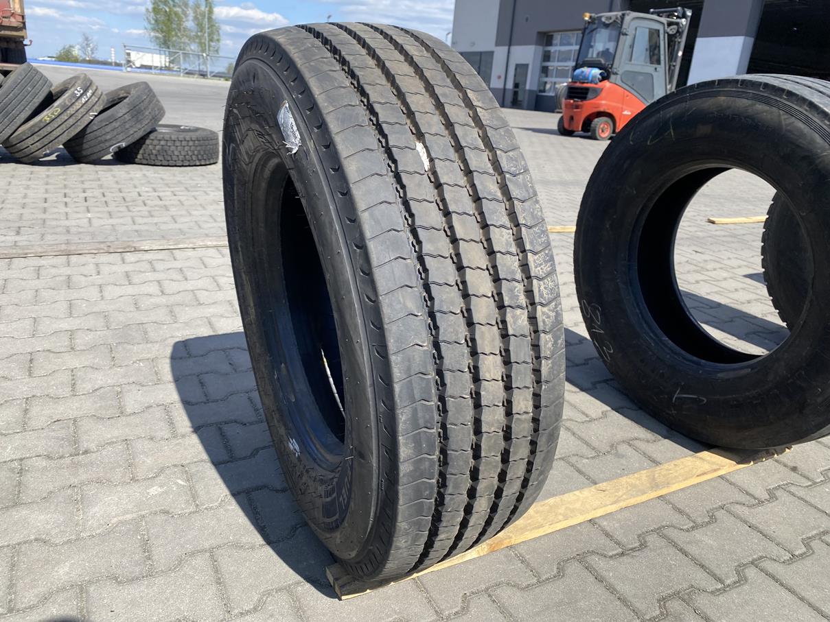 Opona ciężarowa używana prowadząca 285/70R19.5 PIRELLI R02 PROFUEL STEER / 12-13mm Opona ciężarowa używana prowadząca 285/70R19.5 PIRELLI R02 PROFUEL STEER / 12-13mm