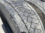 Opony ciężarowe używane napędowe 305/70R19.5 GOODYEAR KMAX D / 7-10mm