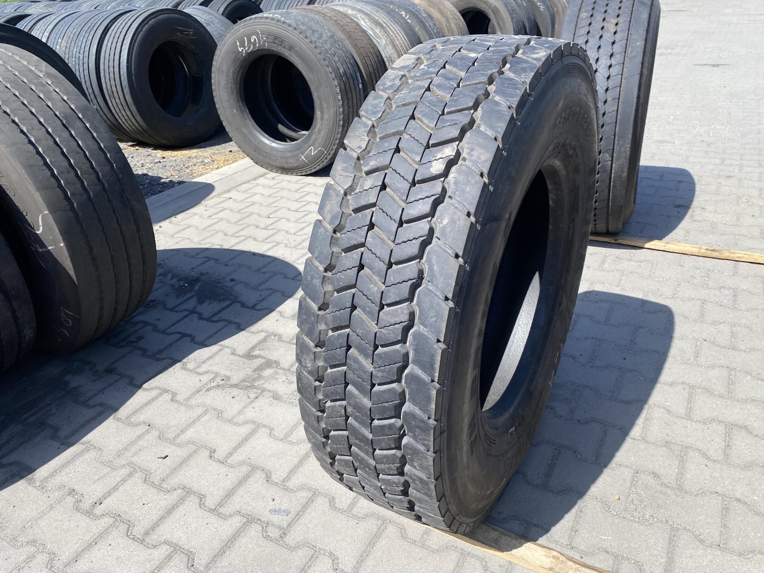 Opona ciężarowa używana napędowa 295/80R22.5 TEAMSTAR TH DRIVE 3 / 15-16mm Opona ciężarowa używana napędowa 295/80R22.5 TEAMSTAR TH DRIVE 3 / 15-16mm