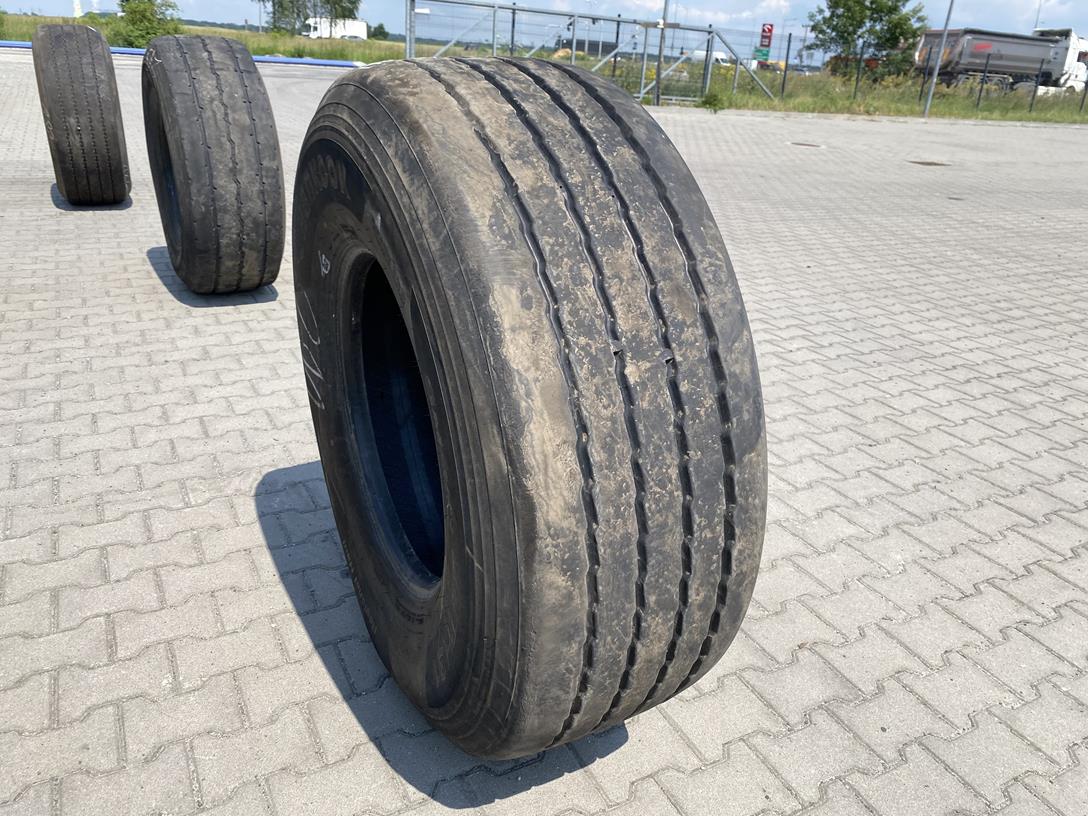 IMG_0517 Opona ciężarowa używana naczepowa 445/65R22.5 HANKOOK SMART FLEX TH31 / 9-10mm - obrazek 1