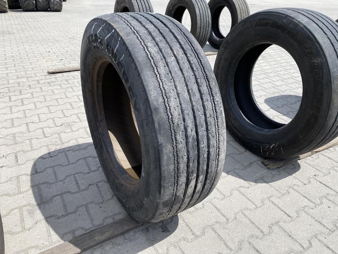IMG_0756 Opona ciężarowa używana prowadząca 315/60R22.5 MICHELIN XZA2 ENERGY / 8-9mm - obrazek 1