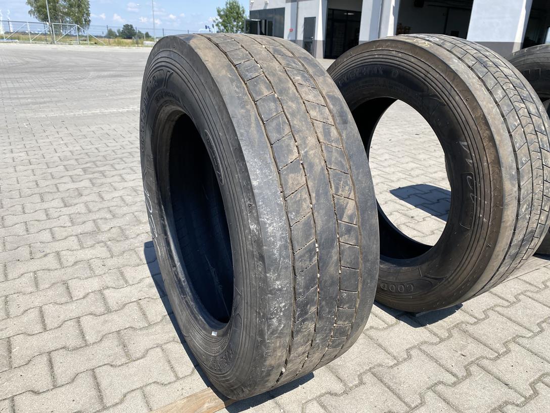 IMG_3295 Opona ciężarowa używana napędowa 295/60R22.5 GOODYEAR FUELMAX D / 6-8mm - obrazek 1