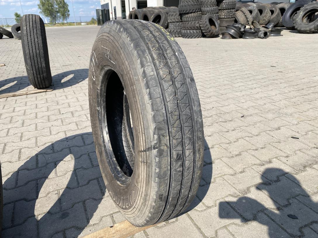 IMG_3452 Opona ciężarowa używana prowadząca 8.5R17.5 HANKOOK SMART FLEX AH35 / 11mm - obrazek 1