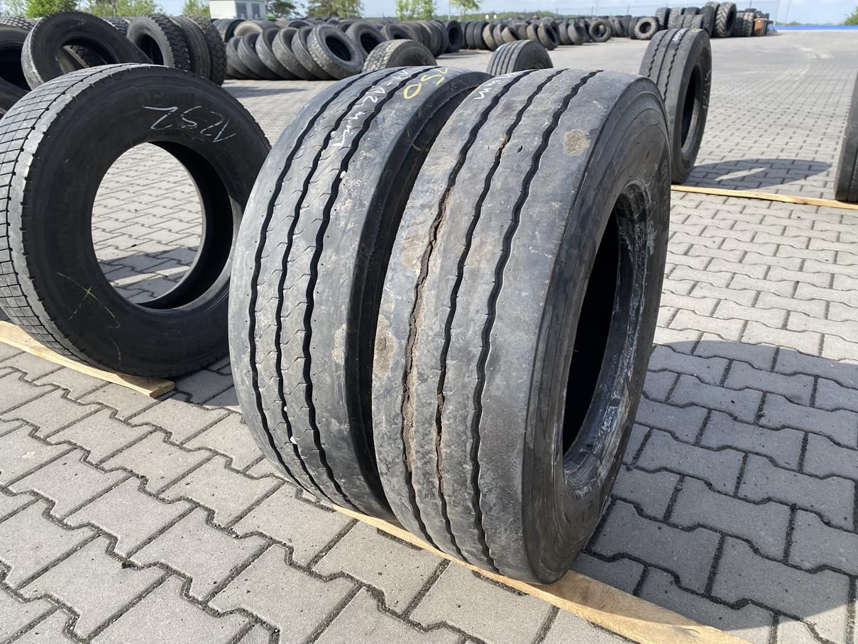 IMG_8366 Opony używane ciężarowe naczepowe 245/70R17.5 GITI GTR955 / 11-12mm - obrazek 1