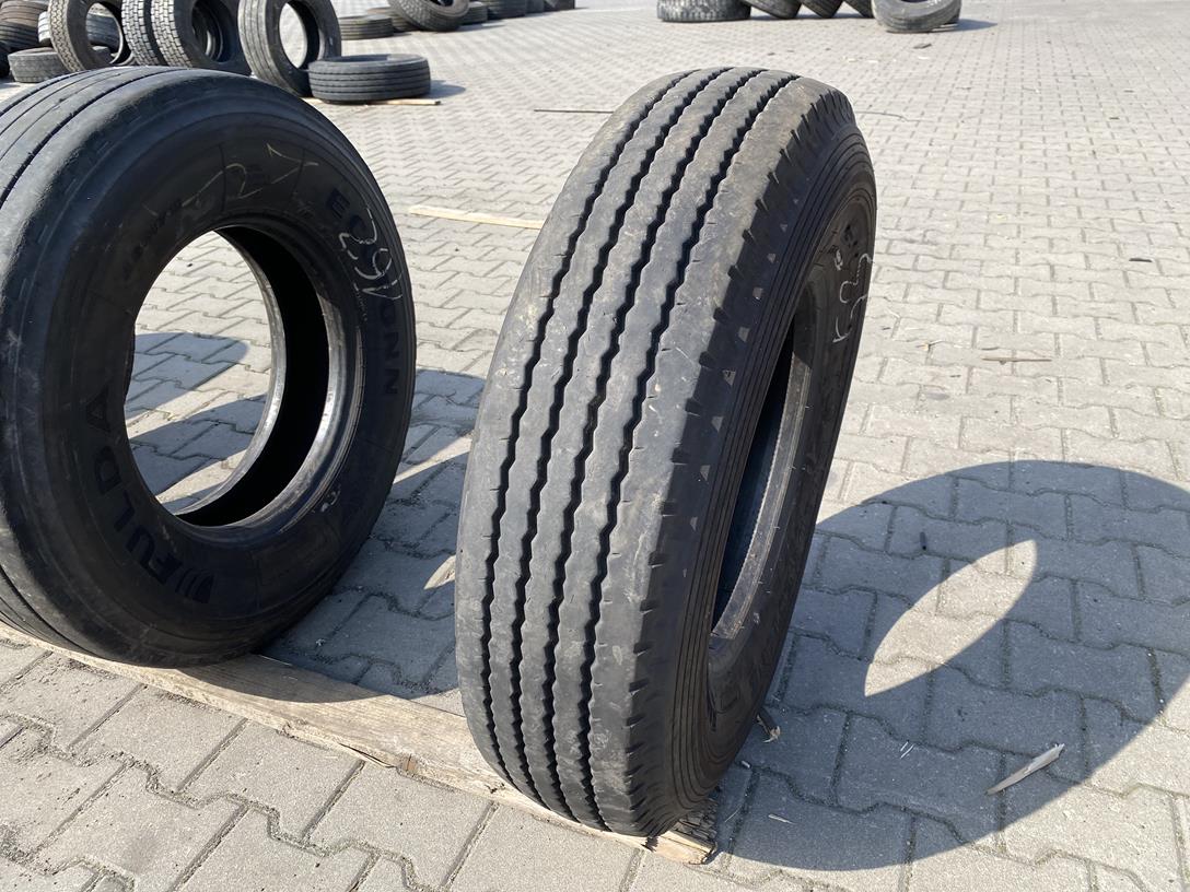 IMG_3530 Opona ciężarowa używana prowadząca 10R17.5 BRIDGESTONE V-STEEL R18 180 / 9mm - obrazek 1