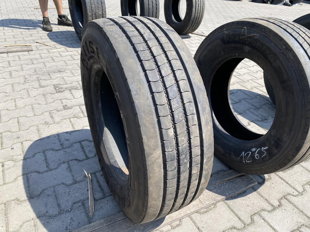 IMG_3661 Opona używana ciężarowa przednia 245/70R17.5 FALKEN RI151 / 9-10mm - obrazek 1