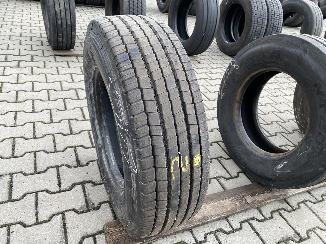 IMG_4074 Opona używana ciężarowa prowadząca 235/75R17.5 MICHELIN XZE1 / 100% Bieżnika - obrazek 1