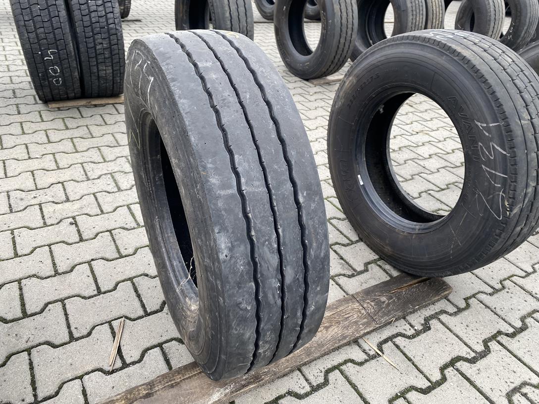 IMG_4092 Opona używana ciężarowa naczepowa 235/75R17.5 GITI GTR955 / 10mm - obrazek 1